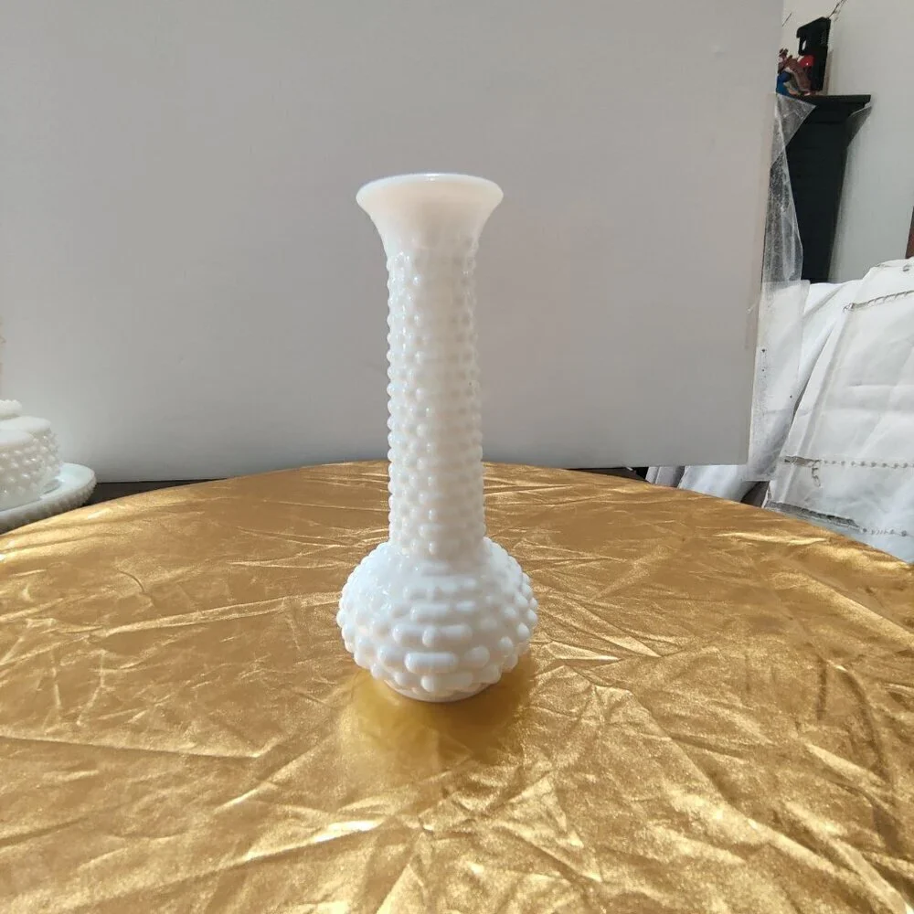 E.O. Brody, White Milkglass Vase in Great condition. 8
